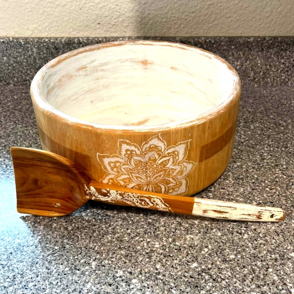 Solid wood hand painted flat bottom round salad serving bowl 12" with Spoon